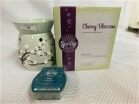 NEW IN BOX SCENTSY FULL SIZE CHERRY BLOSSOM WARMER