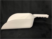 Larger Remco White Scoop