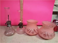 2 oil lamps and 2 globes