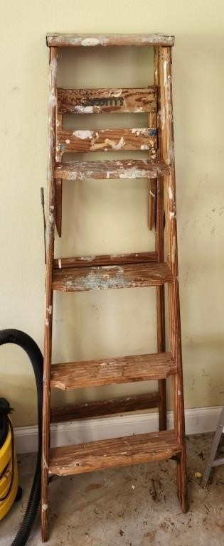 Approx 5 ft Wooden Ladder