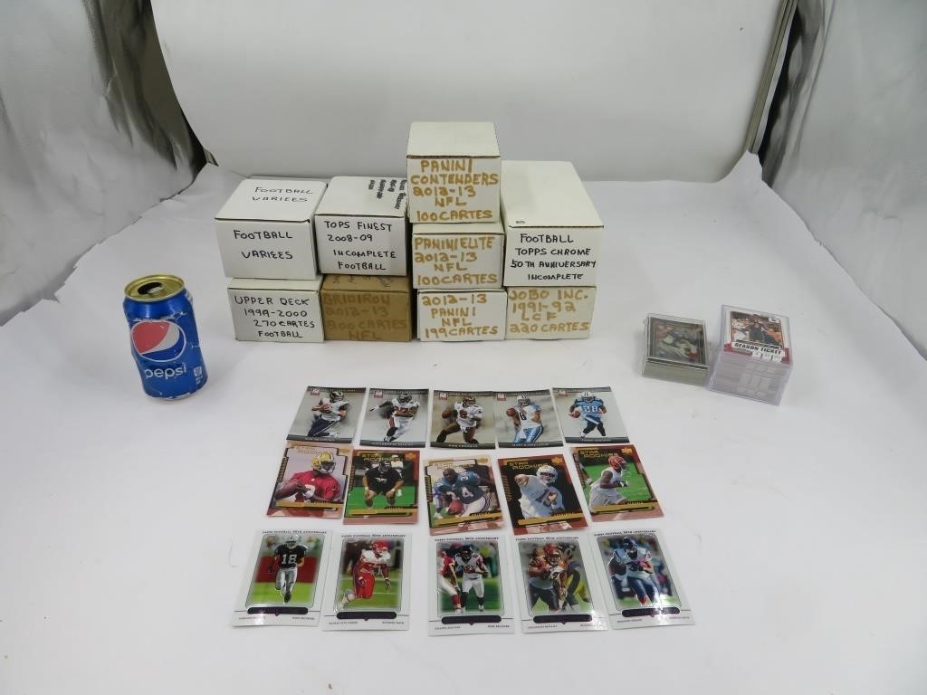 11 boites et boitiers de cartes de Football