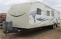 2013 Skyline Nomad 5th wheel camper