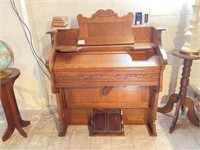 Beautiful Oak Pump Organ 46"H x 45"W x 25"D