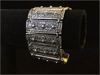 Ornamental metal hinged bracelet