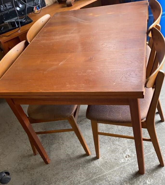 43x31x30in Dinner table Denmark teak w/ 4 chairs