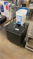 CAMBRO Rolling hot/cold chest w/ice bucket &