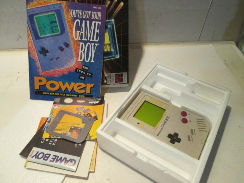 VINTAGE NINTENDO GAMEBOY WITH BOX- NOT TESTED