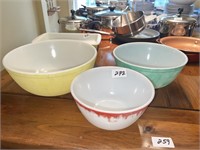 VINTAGE PYREX BOWLS