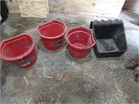 3 feed buckets & hook feeder