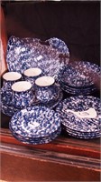 19 pieces blue and white spatterware dinnerware