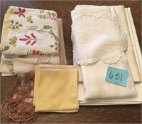 Vintage Table Cloths, Linens place settings