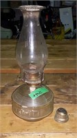 VINTAGE CLEAR GLASS OIL LAMP