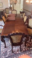 Thomasville dining room table with 2 captain