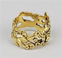 Gold Tone Grapevine Ring.