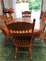 Solid Oak Oval dining table w/6 solid Oak chairs