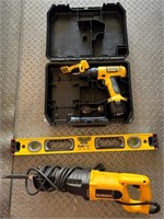 B - LOT OF POWER TOOLS & LEVEL (G6)