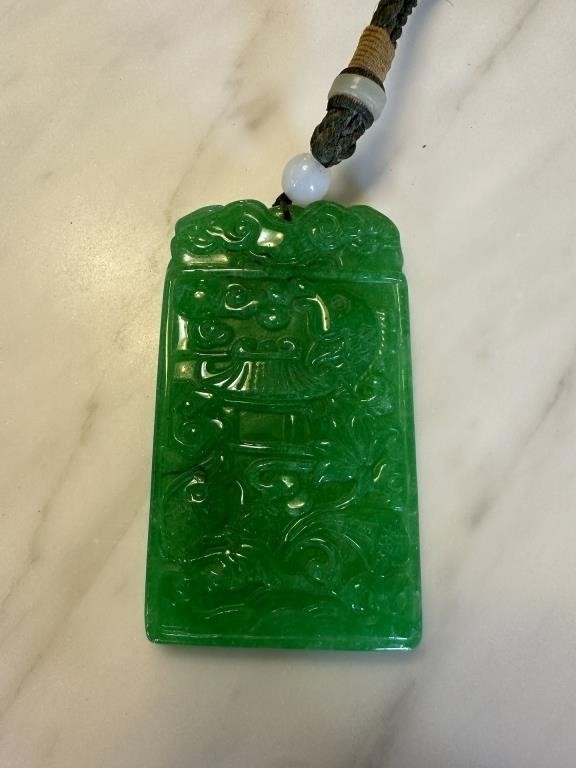 LARE CHINESE JADE PENDANT NOTE