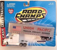 Road Champs Union Pacific Die Cast 1/87 Scale Semi