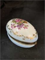 HINGED PORCELAIN EGG DISH - 4.5 X 3 X 3 “