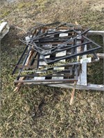 LOT OF WIRE & METAL SIGN FRAMES