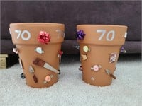 2 nicely decorated terracotta pots "70" theme. N