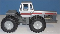 White 4-225 4WD 1/16 Toy Tractor
