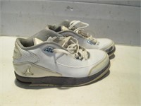 USED YOUTH SIZE 7 AIR JORDAN SHOES
