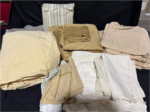 Assorted bed sheet sets