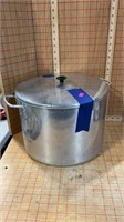 Stock pot with lid