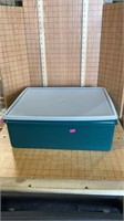Large rectangular Tupperware container with lid
