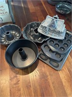 BAKEWARE: BUNDT PANS, MUFFIN TINS, MOULDS, ETC.