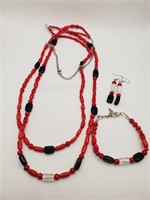 (LB) Red and Black Glass Beaded Necklace (33"