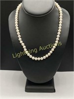 CULTURED PEARL NECKLACE WITH 14K YELLOW GOLD CLASP