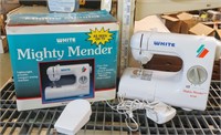 WHITE MIGHTY MENDER MODEL W100 SEWING MACHINE