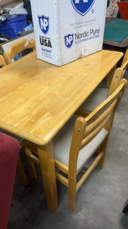 Table and 4 Chairs (VERY CLEAN!!)