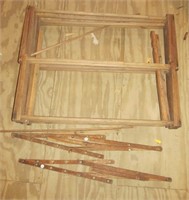 Heavy wood clothes drying rack (Measures 34"