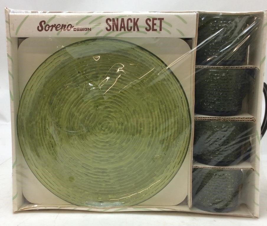 SORENO DESIGN LUNCHEON SET NEVER OPENED