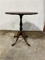 Pie crust table