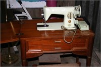 SINGER SEWING MACHINE...UNTESTED GREEN IN COLOR