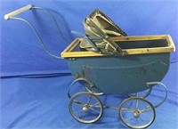 Antique baby carriage / pram