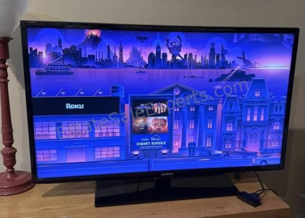 SAMSUNG TV SMART TV with Remote Control 42”