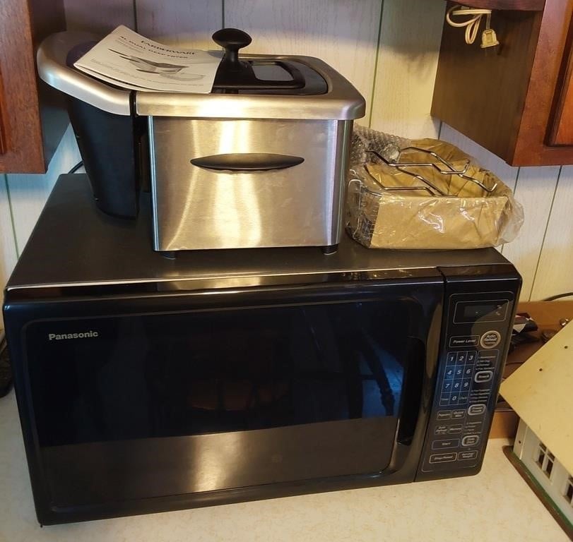 Panasonic microwave and NEW Farberware fryer