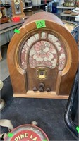 CATHEDRAL STYLE RADIO