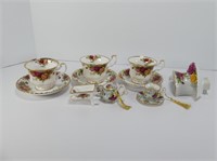 ROYAL ALBERT "OLD COUNTRY ROSES" CUPS/SAUCERS
