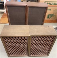Two pairs of vintage stereo speakers. Not tested.