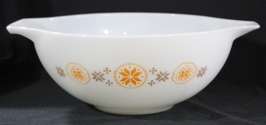 Town & Country Pyrex Cinderella Bowl #444