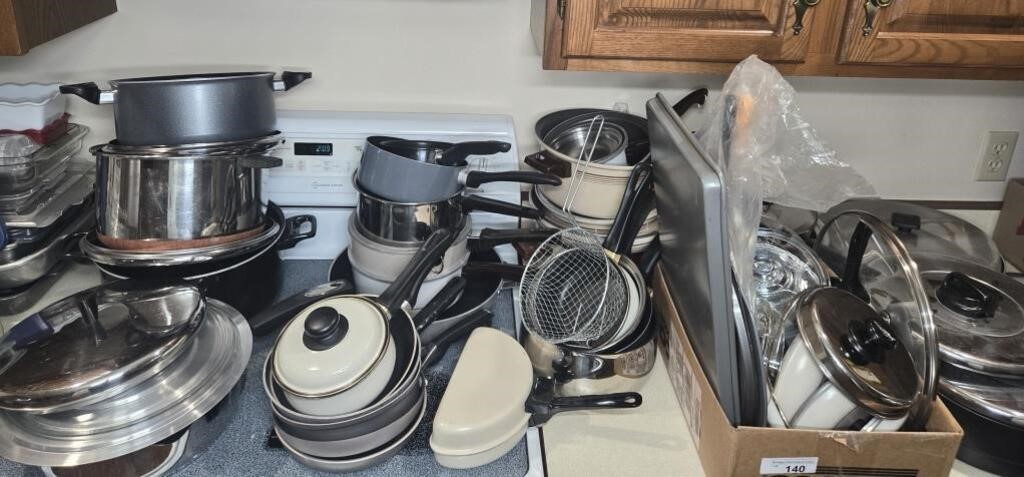 (30+ PCS) POTS, PANS, & LIDS.