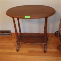 VINTAGE WALNUT LAMP / PARLOUR TABLE 30 x 19 x 29