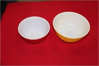 2 Pyrex Bowls