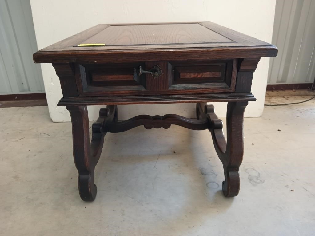 Oak one drawer table 21x22x28